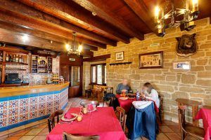 Comedor en el Bar Mesón Las Torres Ujué