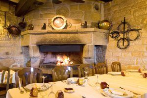 Comedor de la Chimenea Mesón Las Torres Ujué